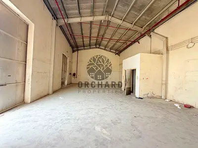 Wonderful/ 1450 sqft warehouse / office washroom / prime located