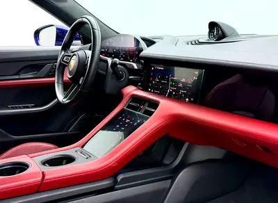 صورة 13 لـ 2020 Porsche TAYCAN
