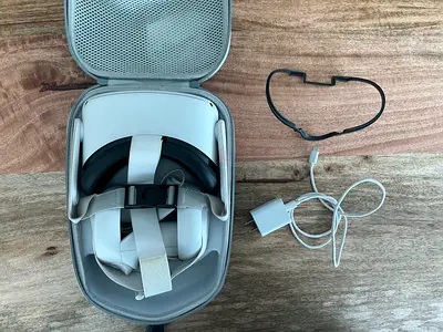 Meta Quest 2 VR Headset with Protective Carry Case (128GB) - Very Good Condition