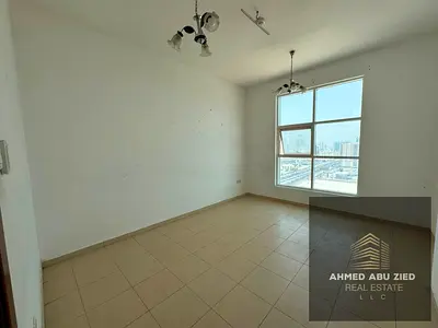 غرفتين منهم غرفة ماستر صالة كبيرة مطبخ واسع 2 حمام تشطيب راقي بلكونة اطلالة مميز تكييف مركزي باركن خاص تسهيلات بالدفع قريب لمخرج دبي الشارقة تامين شيك