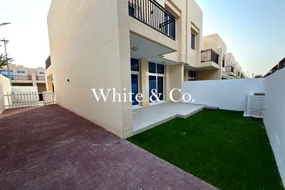 Corner 4 Bed | Just Renovated | Big Garden