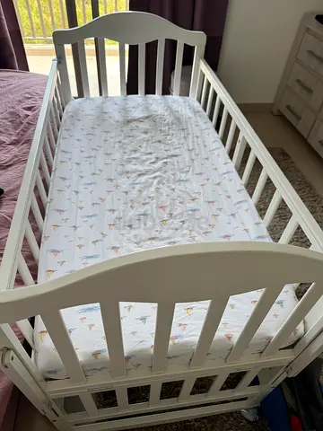 White Wooden Baby Crib with Mattress - excellent Condition