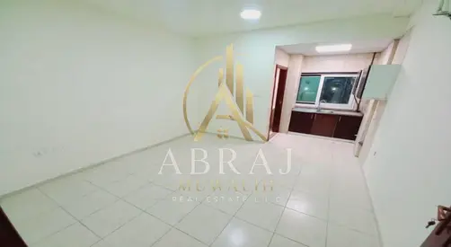 Prime Location studio near bus station and park