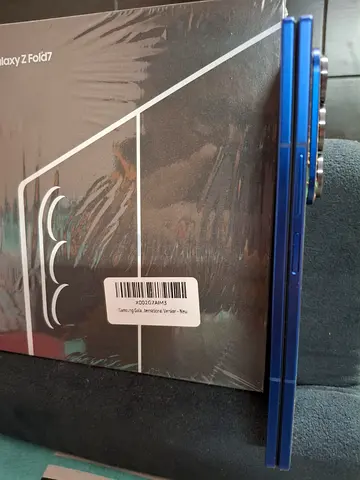 Samsung Galaxy Z Fold7 - Box Open(Blue)