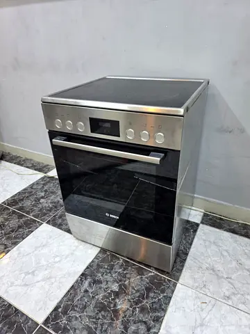 Bosch freestanding electric cooker with glass hob and oven - good condition