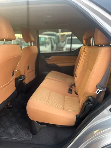 2016 Toyota FORTUNER 缩略图 9