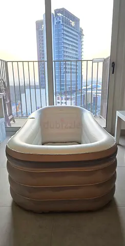 Tubble of Amsterdam inflatable luxury bathtub with cupholder