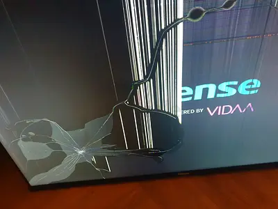 Broken screen TV Hisense 43-inch