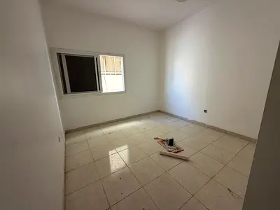 READY TO MOVE 1bhk CLOSE HALL CENTER AC&GAS
