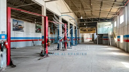 مستودع للإيجار في الصناعية 4 | 8,000 قدم | 90 كيلو وات