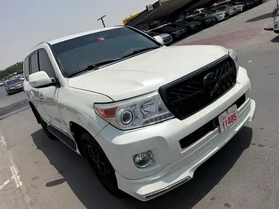 Toyota Land Cruiser 2014 white color GCC calen car