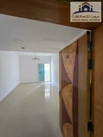 للايجار السنوى اوسع غرفه وصاله بااروع اطلاله بحريه باارخص سعر بالشارقه