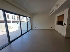 1 Cheque | Single Row | Prime Location