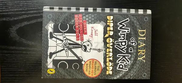 Diary of a Wimpy Kid: Diper Överlöde (Jeff Kinney) - Hardcover