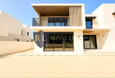 Bright 4BR Corner Townhouse | Modern Living