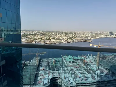 إطلالة بحرية تُرى من بيتك | شقة مفروشة في أبراج الواحة 2 | غرفتان وصالة | بلكونتان | باركن