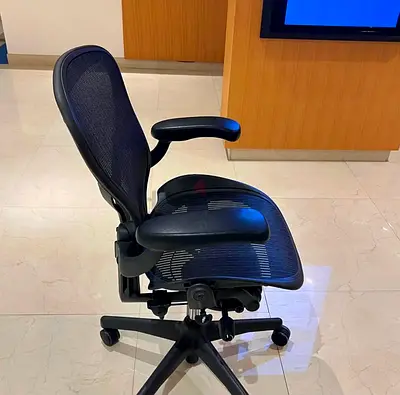 Free Delivery Ergonomic Mesh Herman Miller Classic office Chair with Adjustable Arms