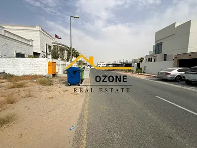 Land for sale in a prime location in Al-Hawshi
