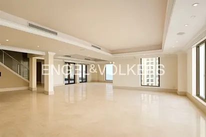 Vacant | Large Duplex | Private Pool