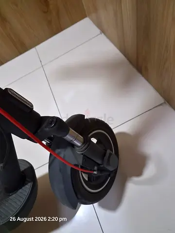 Electric Scooter Front Wheel and Steering Assembly - Excellent Condition