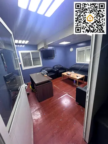 جراج سيارات متكامل وشغال للبيع/للإيجار في صناعية 4 الشارقة | 2153 قدم | 2 جاك وغرفة صبغ | رخصة و9 كوتة