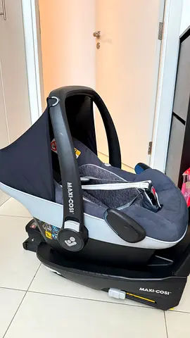 Maxi cosi car seat with base