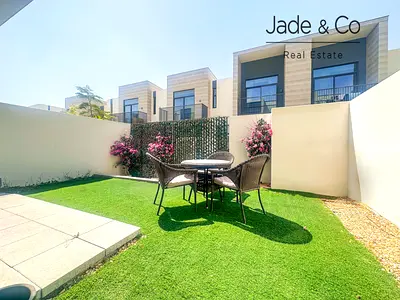 Community Expert | Close to Pool | Vacant