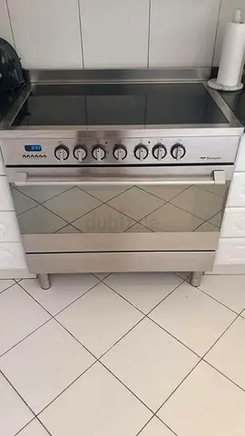 Stainless Steel Electric Cooker with Ceramic Hob and Large Oven - Good Condition