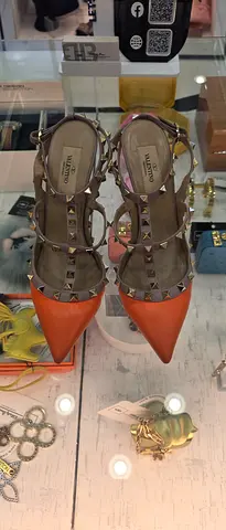 Valentino Rockstud Pointed-Toe Leather Flats - Size (please check) - Light Orange