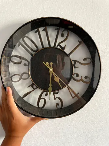 Round Vintage-Style Wall Clock (Working)