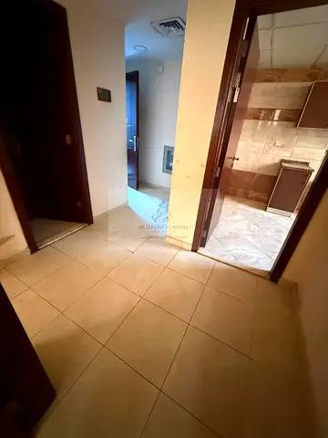 أجمل غرفة وصالة للإيجار السنوي في القليعة مع حمامين وصيانة مجانية ودفعات مرنة على 4 أو 6 وقرب جميع الخدمات مع باركن متاح