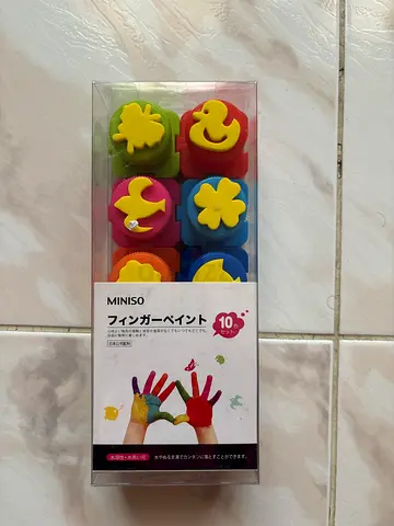 Kids finger paint