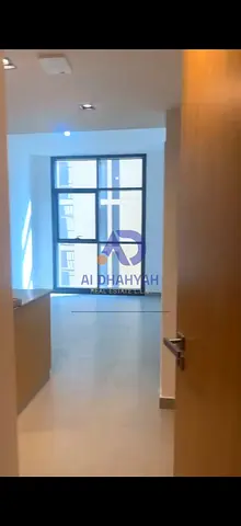 للبيع المستعجل شقة في الممشى غرفة و صالة مع باركينج