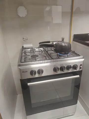 Freestanding 4-burner Gas Stove with Oven – Good Working Condition