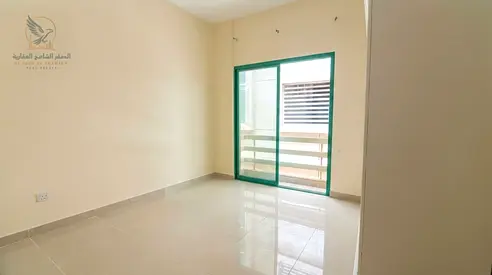شقه غرفه وصاله واسعه و2 بلكونه باطلاله مميزه وقريبه من جميع الخدمات وسهلة المخرج من دبي والشارقه