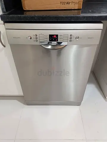 Stainless steel freestanding dishwasher in good working condition