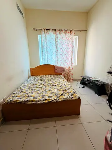 Family room  with attached bath in Alnadha 2 Near pond park .
