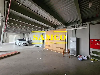 NEAR SZR//4200 SQFT ROADFACING SHOWROOM WAREHOUSE AVAILABLE FOR RENT IN NEAR SHEIKH ZAYED ROAD