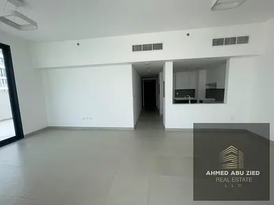 رفاهية وتراس عائلي فاخر على البحر مباشرة (مدينة أجمل مكان - الحمرية) – شقة غرفتين وصالة بتشطيبات فندقية فائقة الفخامة