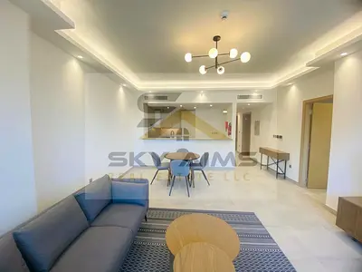 شقة مفروشة بغرفة نوم واحدة | تصميمات داخلية حديثة | شرفة تطل على المدينة والمنتزه