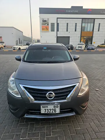 2019 Nissan VERSA 照片 2