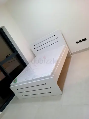 Queen Size bed With matress 150×190cm