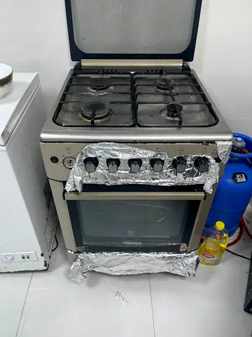 Used freestanding gas cooker with oven - 4 burners