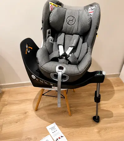 Cybex sirona Z i size plus car seat with isofix base