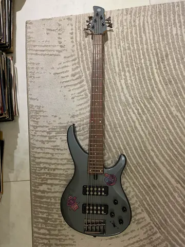 Yamaha 5-String Electric Bass Guitar - Grey, Good Condition