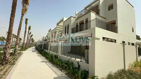 CENTRAL HUB FACING | MOST PREMIUM LOCATION | SINGLE ROW