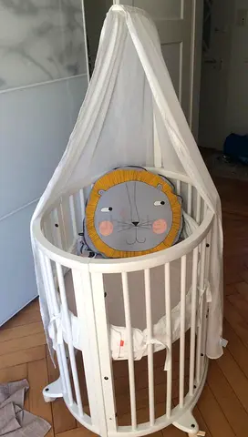 White stokke Sleepi Oval Wooden Baby Crib Good Condition