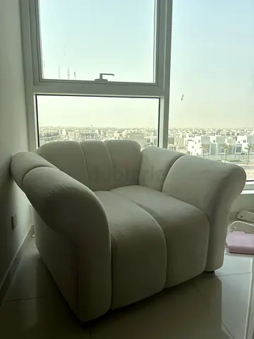 White 1 seater fabric sofa in good condition