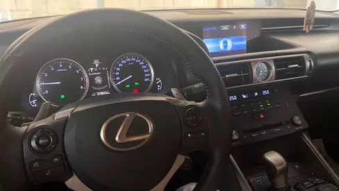 2015 Lexus IS-SERIES — фото 8