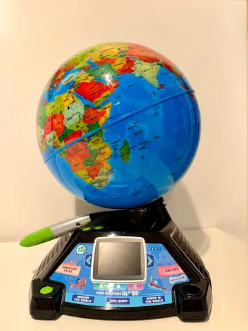 LeapFrog Magic Adventures Globe